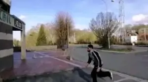 4uMstWKmoZwqrL-1